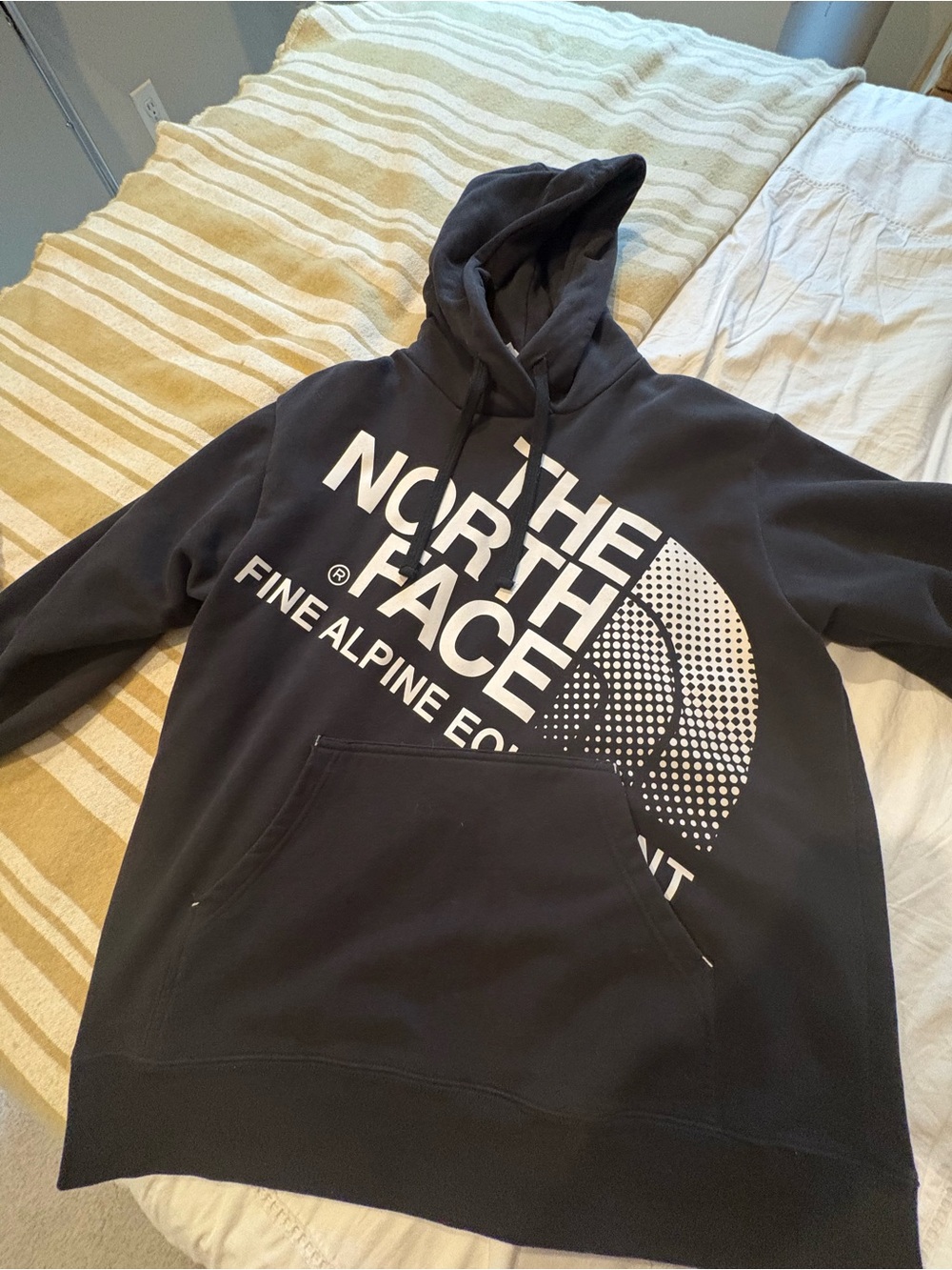 Men’s Northface hooded sweatshirt size Large